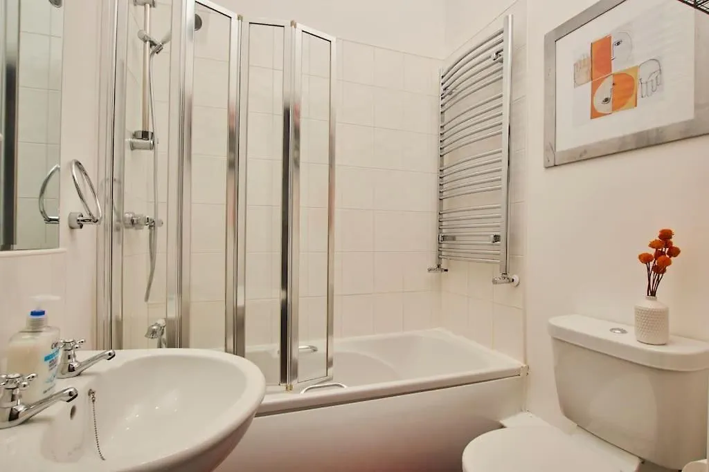Lovely Chique Newcastle Abode - Sleeps 4 - First Floor 0*, Newcastle upon Tyne Storbritannien